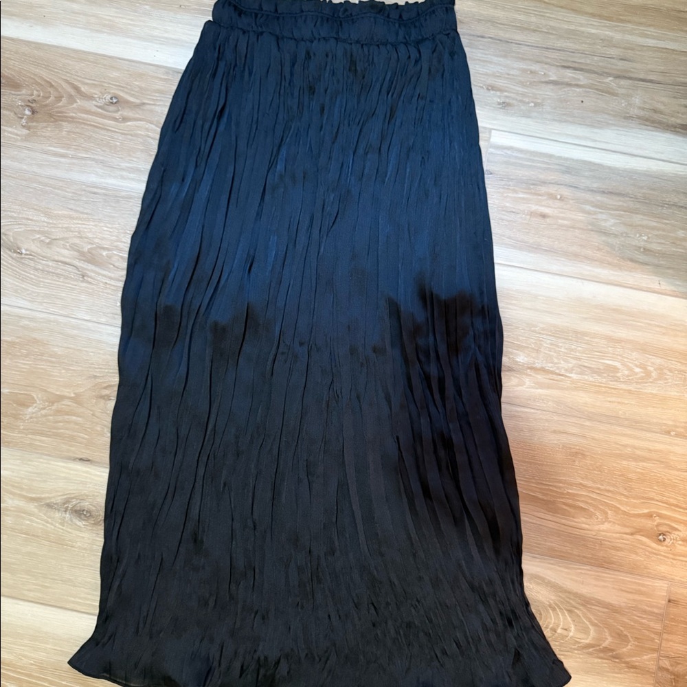 Never worn perfection condition with tags black skirt